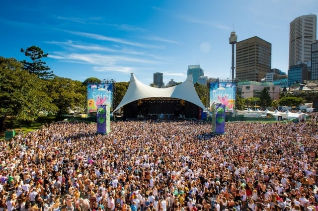 Hiring a Party Shuttle Bus for Field Day